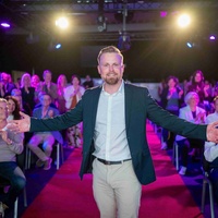 Vom Schweigen der Depression zum tosenden Applaus: Gelsenkirchener gewinnt Speaker&hellip;