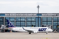 LOT Polish Airlines feiert 80 Jahre Flüge Berlin-Warschau